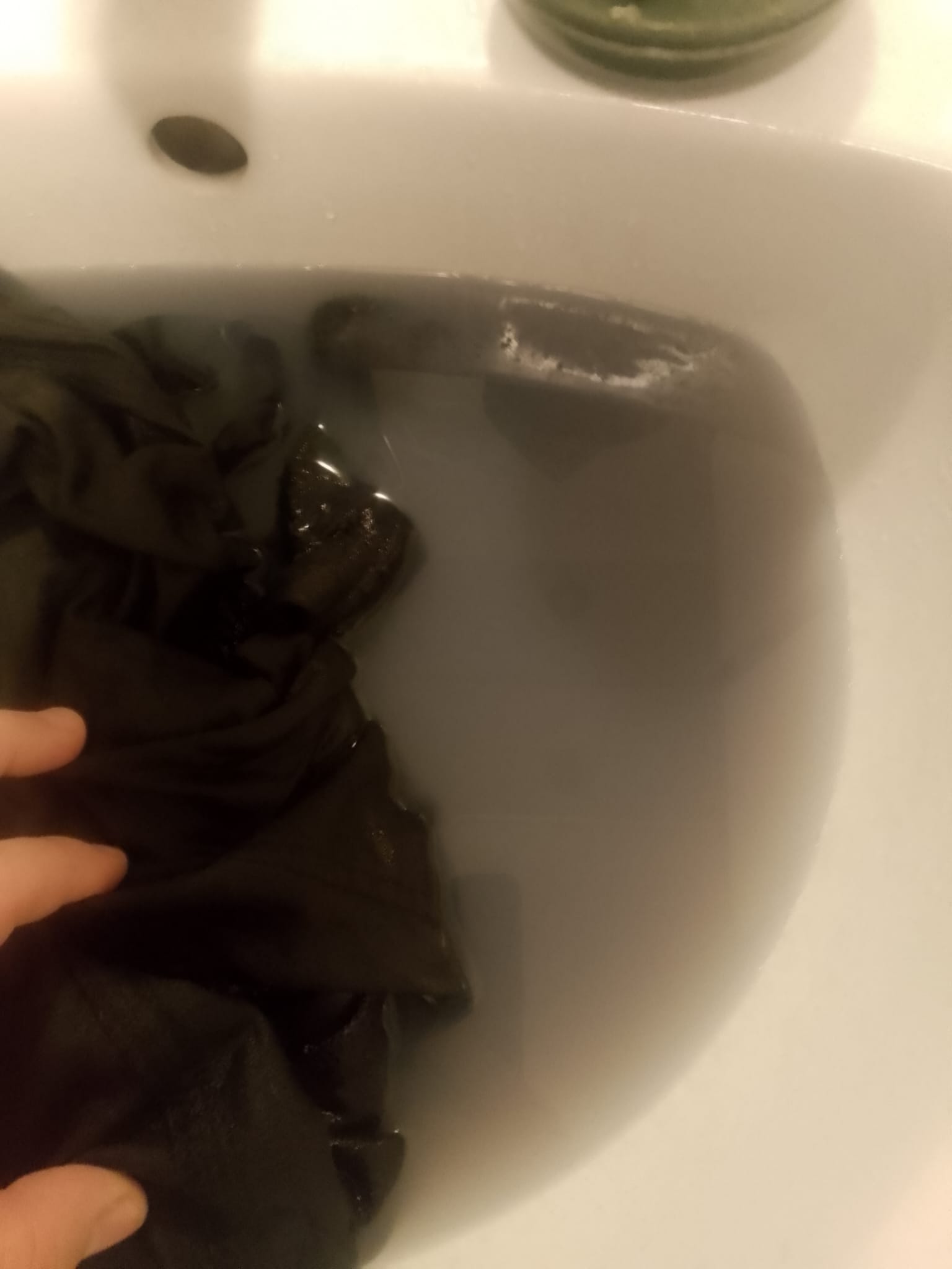 Vivre sans machine à laver en tant que minimaliste? Mon avis sur le lavage à la main, le lavoir et la mini-machine à laver